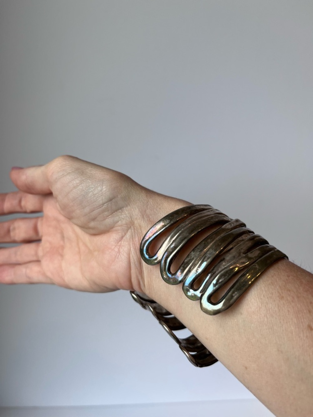 925 Sterling Silver Israel Wide Cuff Brutalist Ribbons Bracelet - Picture 5 of 11